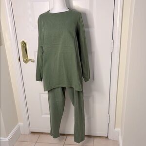 Green Long Sleeve Top and Pants Set with “Mademoiselle”. One Size Fits Most. Y2K